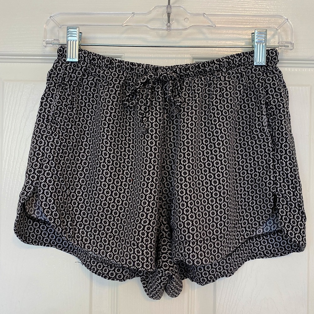Brandy Melville Floral Printed Flowy Shorts🖤
